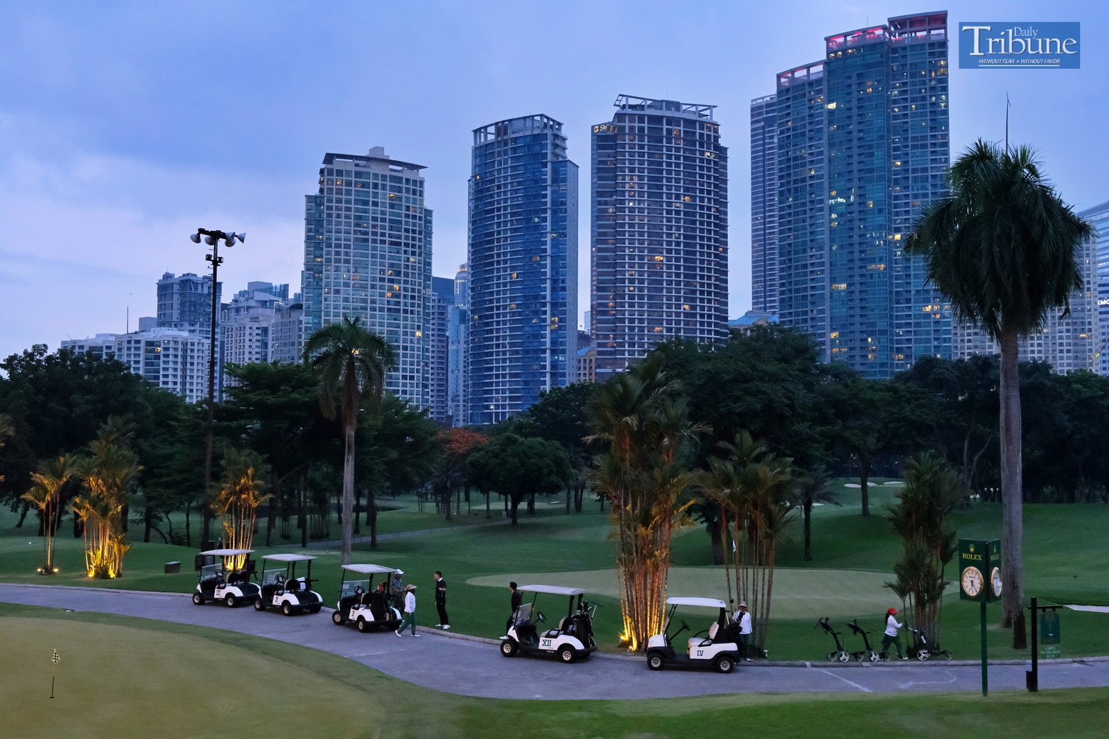 TRIBUNE-GOLF